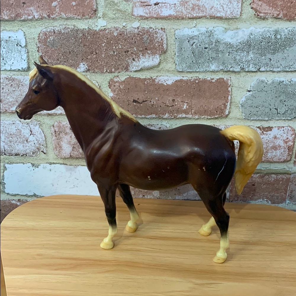 Breyer- Vintage Dark Liver Chestnut Mare #707